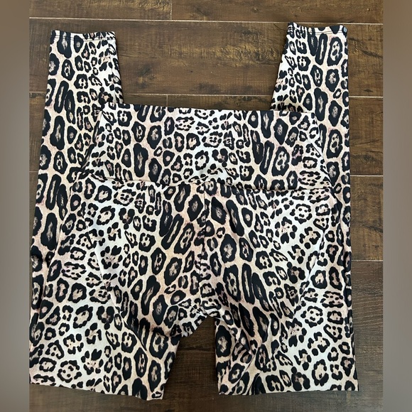 Onzie High-Waisted Full Length Leopard Leggings, Sz S/M - Picture 5 of 6